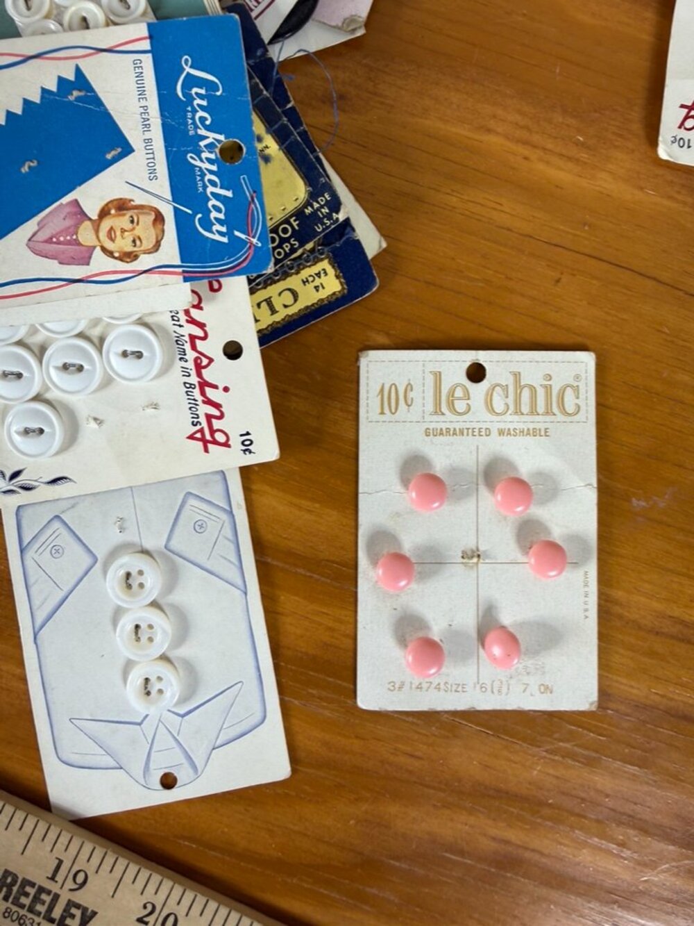 Vintage New Buttons - Picture 6 of 7
